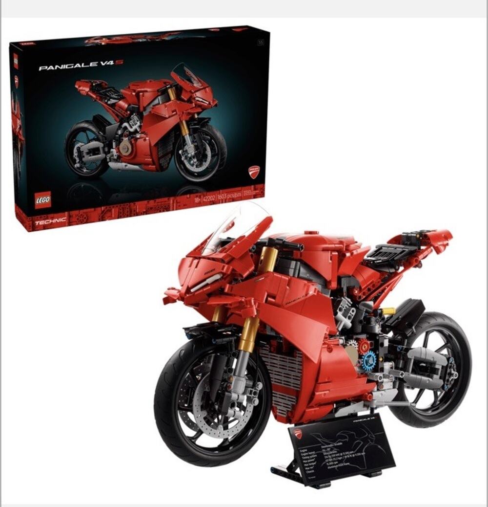 LEGO TECHNIC: Ducati Panigale V4 S Motorcycle (42202). New In Sealed Box.